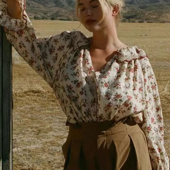 Doen Floral Blouse in Cream and Red - Picture 8 of 11